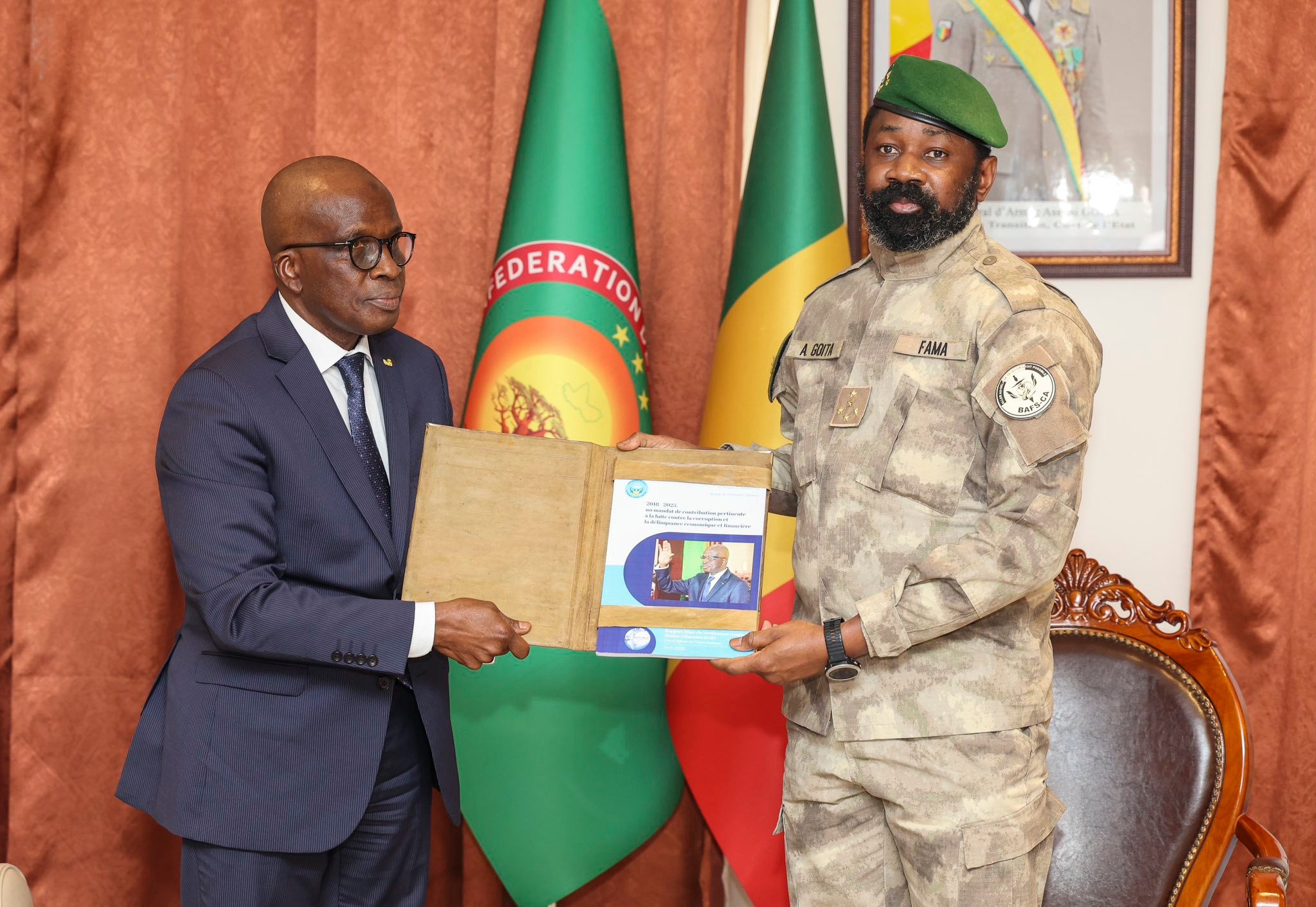 Le Président de la Transition reçoit le Vérificateur Général en fin de mandat